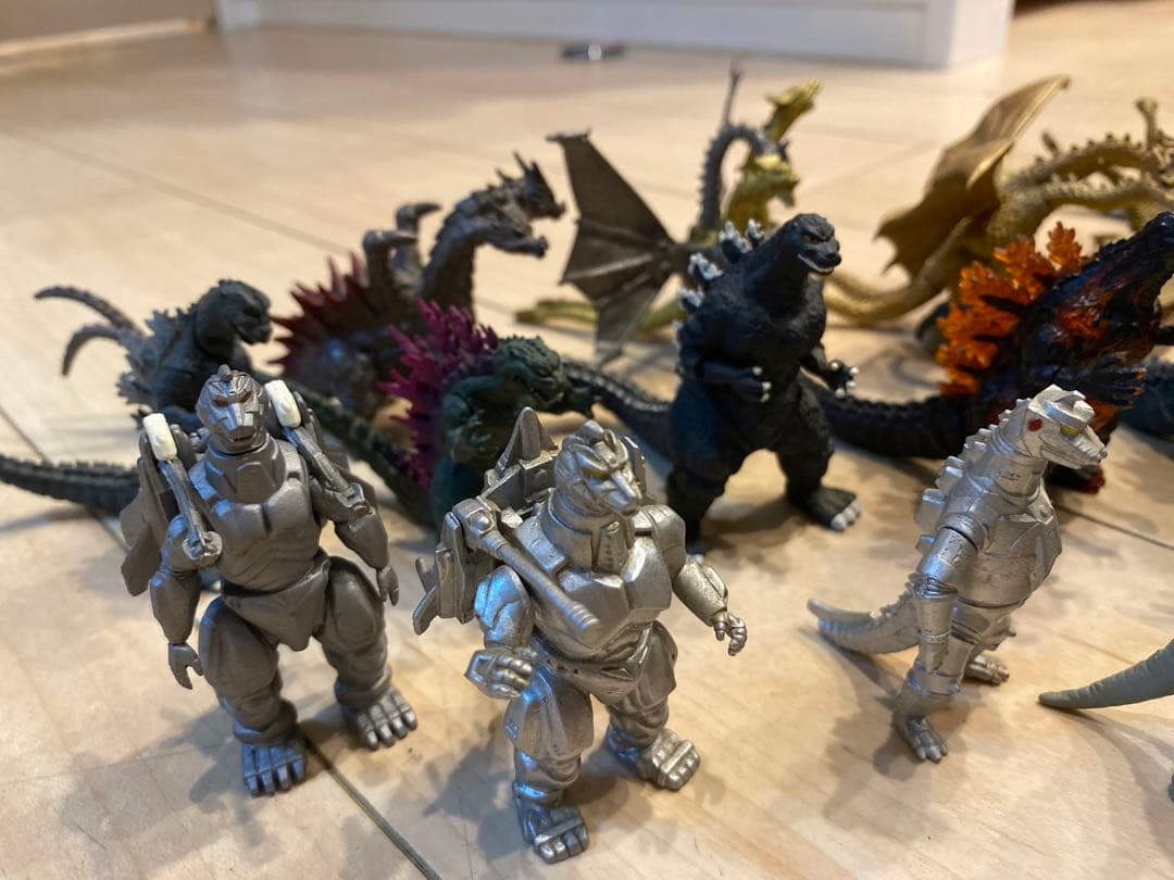 ゴジラフィギュアセット（キングギドラ含む）