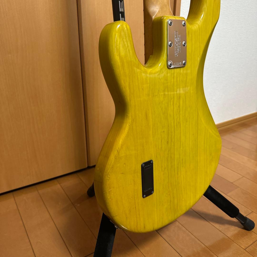 ベース Musicman stingray Translucent Green