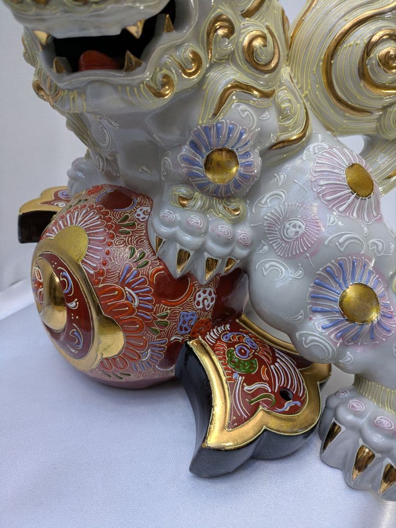 ☆b468、九谷焼　9号宝獅子　白盛 魔除けの 「獅子 」