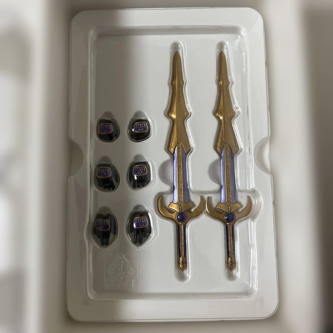 真骨彫製法　仮面ライダークウガ　ライジングタイタンフォーム　SHFiguarts