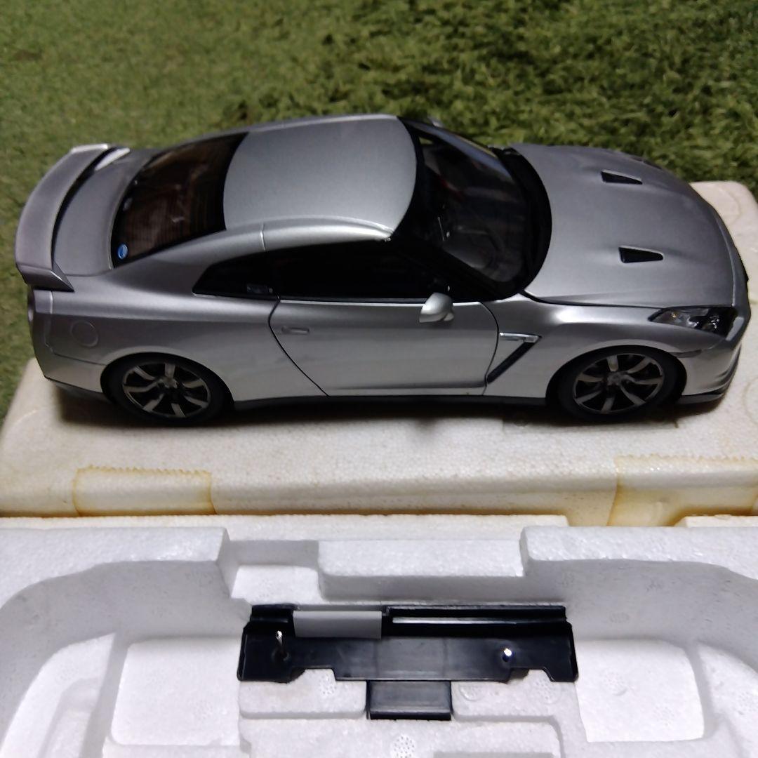 京商 日産 GTR R35 プレミアムエディション 1/18　ミニカー