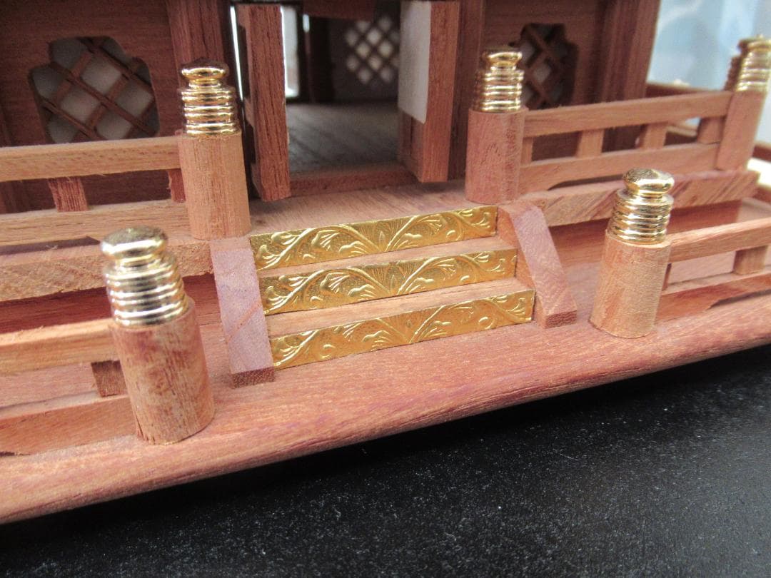 【修理品】五重塔模型　　大きさ：幅約２２×奥行２２×高さ６０ｃｍ　縮尺約１／５０