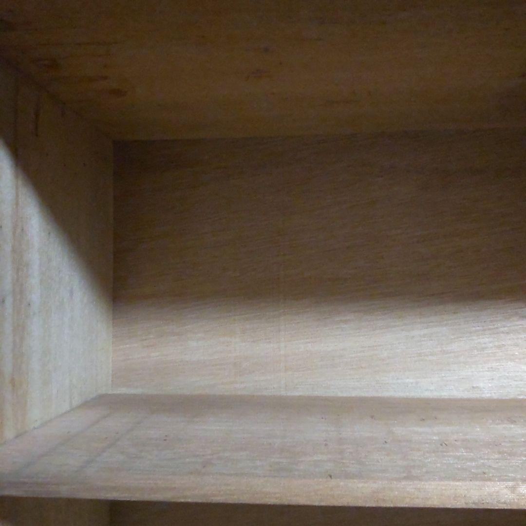 レトロな木製キャビネット 古い本棚 ガラス扉付き カーテン付き