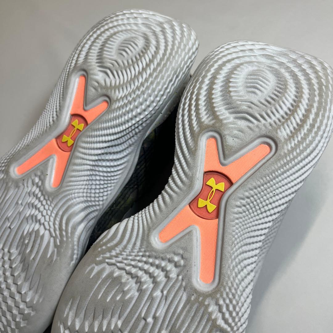 アンダーアーマーカリー10\"Treasure \"27cm