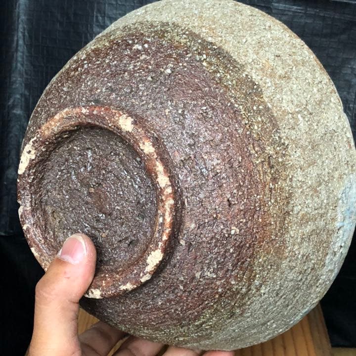 究極の美◼️蔵からかなり美しい釉薬の大きな器が出て来ました、萩焼？