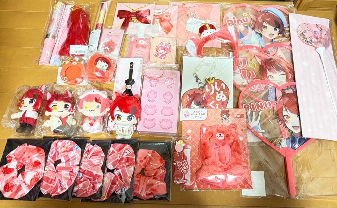 すとぷり 莉犬くん グッズ　缶バッジ カード　衣類