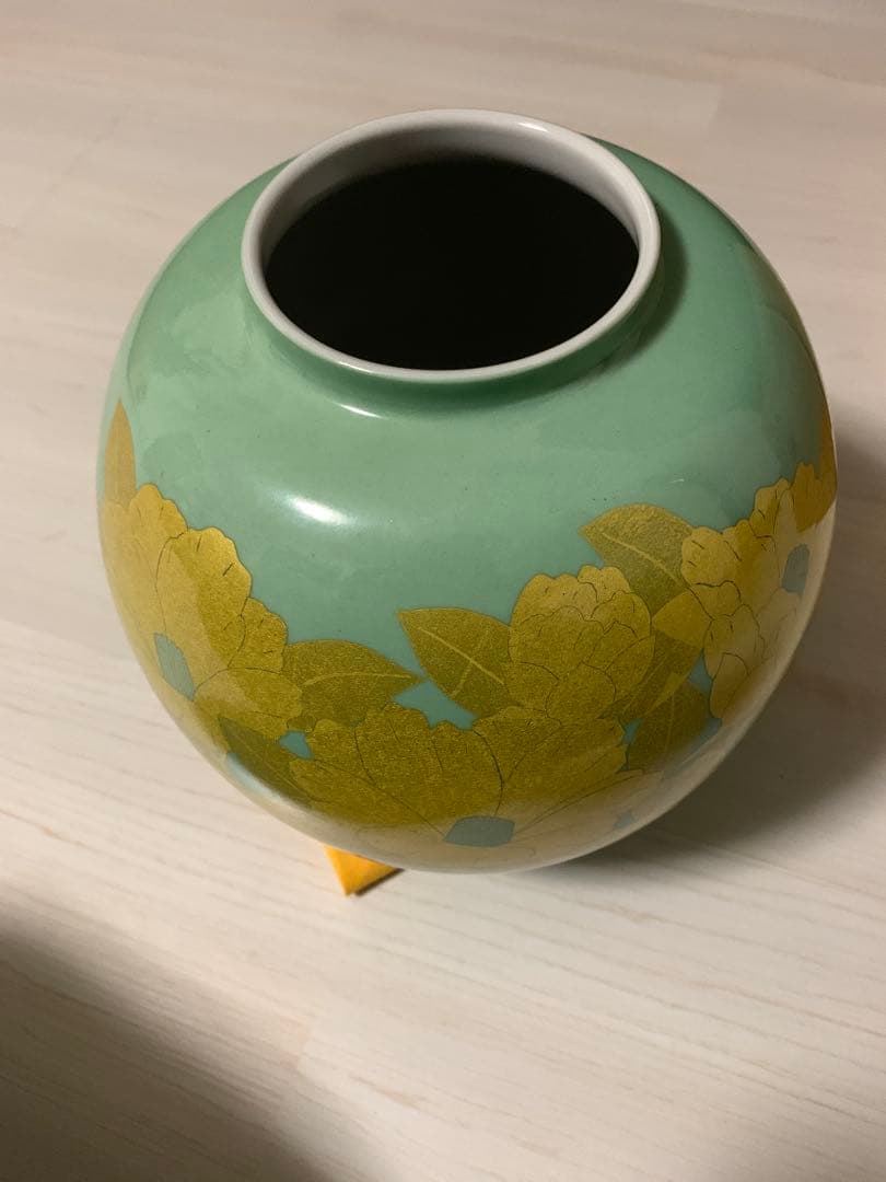 人間国宝　吉田美統　釉裏金彩　椿文　花瓶　九谷焼