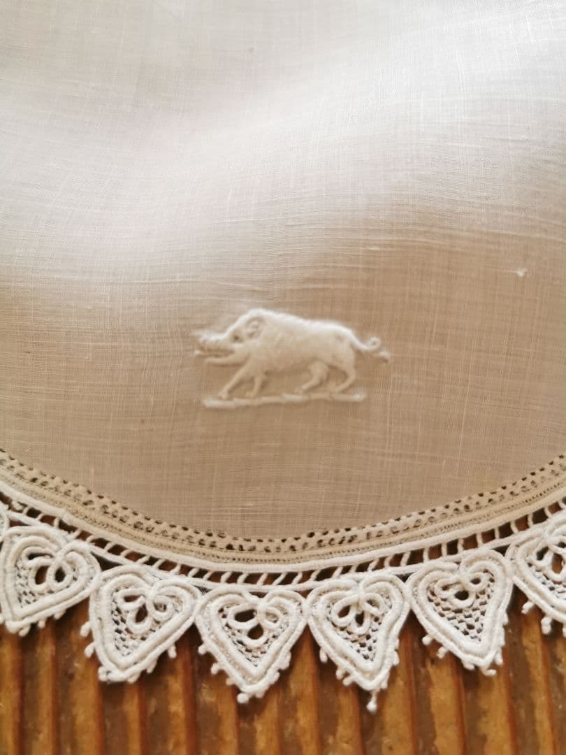 アンティーク 猪いのししアペンツェル刺繍 精緻なニードルワーク♤ ドイリー