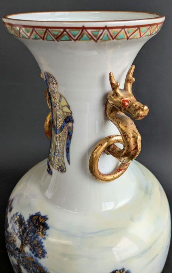 金彩染付彩色松文双耳壷