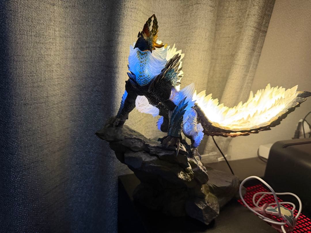 モンスターハンター　ジンオウガ　フィギュア　LED付