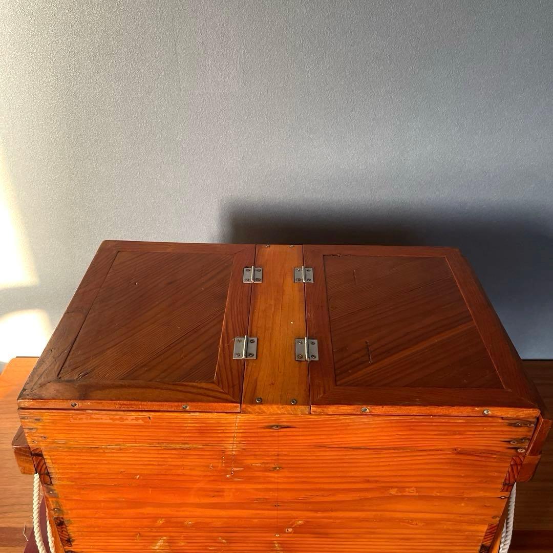 【紀州釣り】　釣り用箱　椅子　2本竿立て付き　木製 蓋付き　クーラーボックス