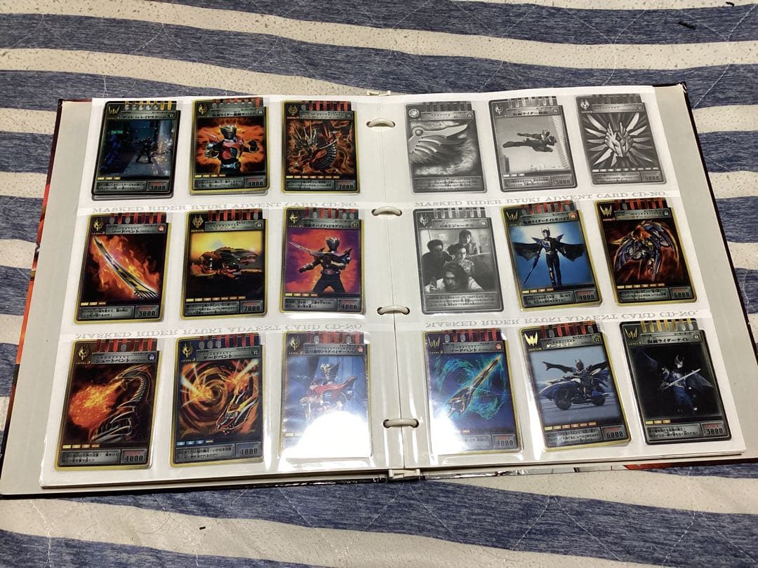 バンダイ 完全カードファイル 仮面ライダー龍騎　アドベントカード