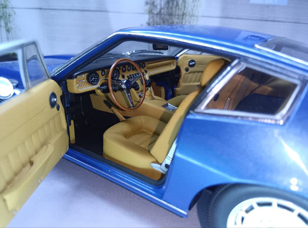 ミニカー MINICHAMPS Maserati Ghibli 1969-73 1/18
