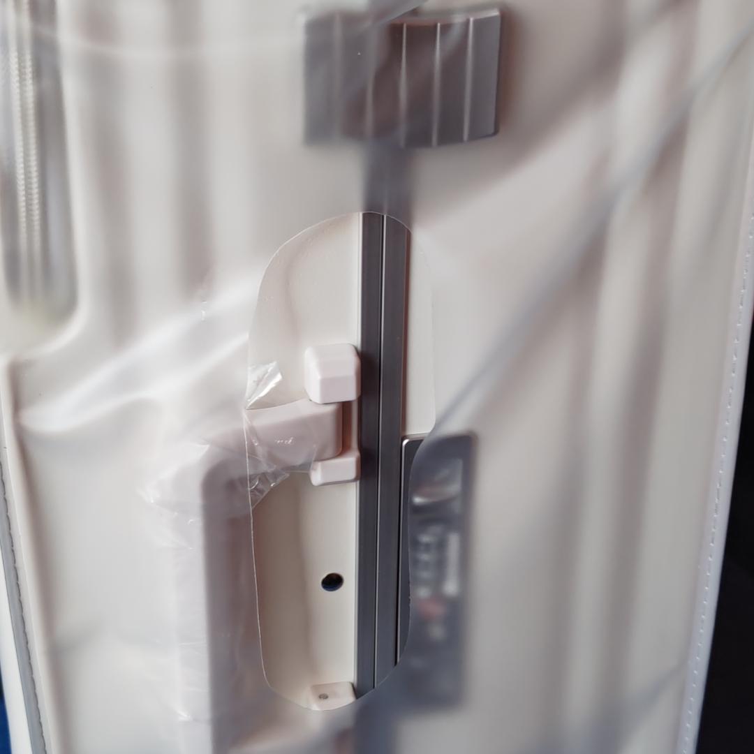 【未使用・送料込み】キャリーケース 機内持ち込み可 TSAロック 大容量 白 M