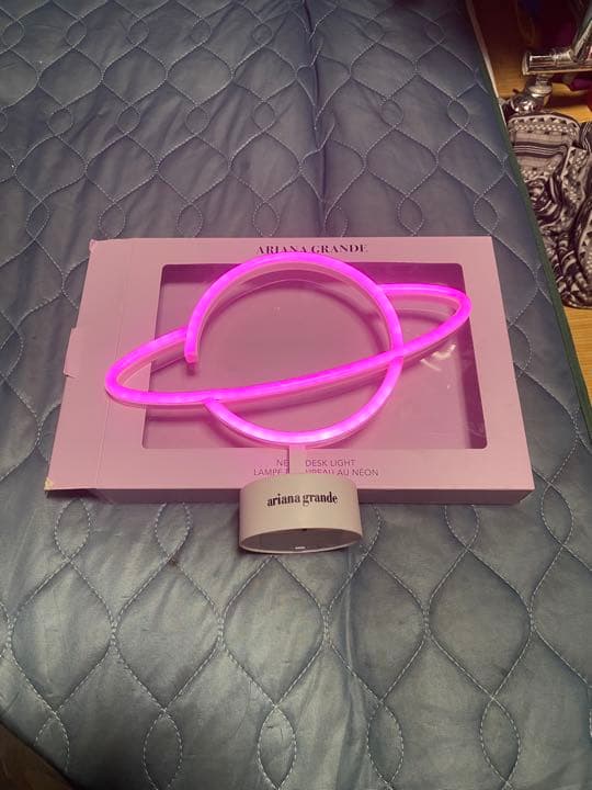 アリアナグランデ ネオンデスクライト　中古