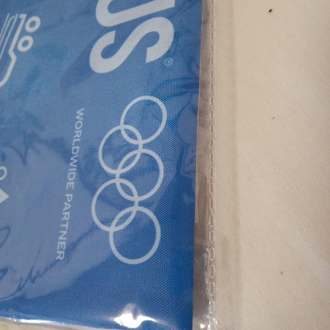 おもしろ消しゴム4個と青色バッグ