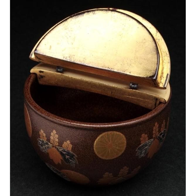 【安土桃山】◆『豊臣家伝来 菊/五七桐紋金銀蒔絵大海形 牙割蓋薄茶入』◆