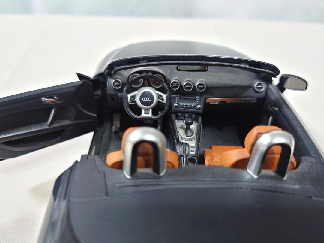 アウディ AUDI TT ROADSTER 2006 1/18