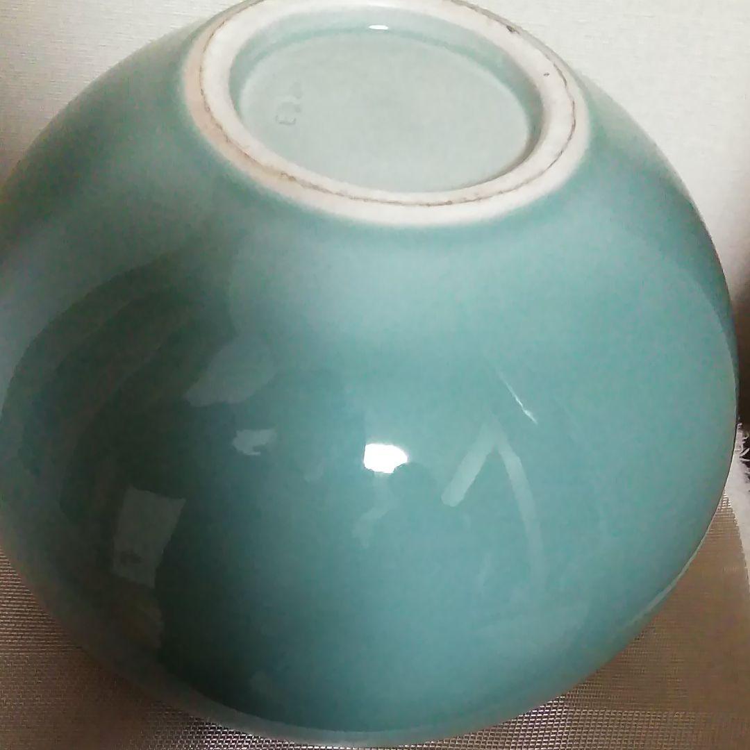 青磁の壺