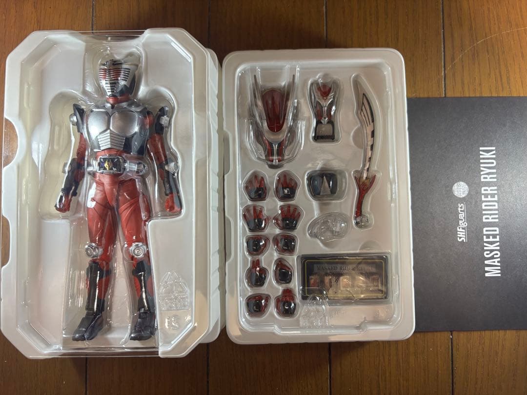 S.H.Figuarts　真骨彫製法　仮面ライダー龍騎