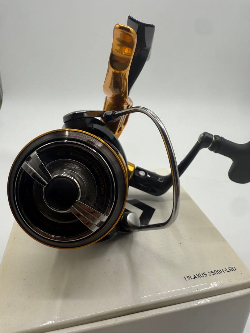Daiwa LAXUS2500H-LBD スピニングリール