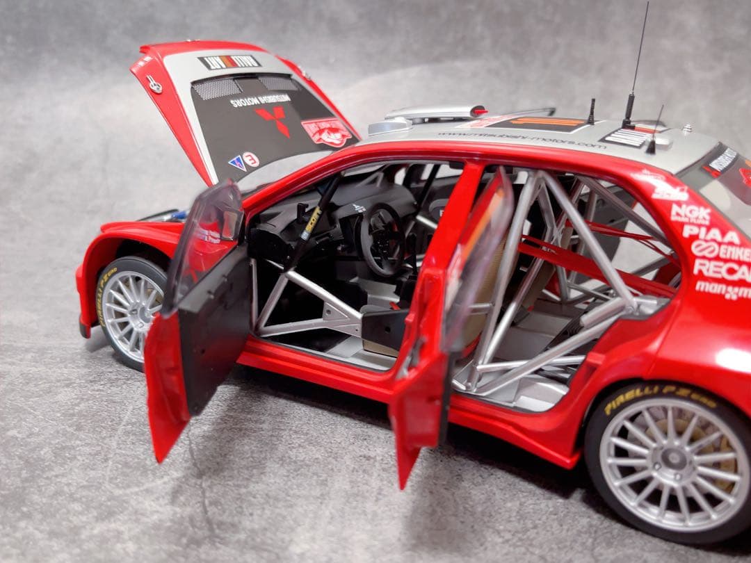 オートアート1/18 三菱ランサー WRC05 PANIZZI ＃10
