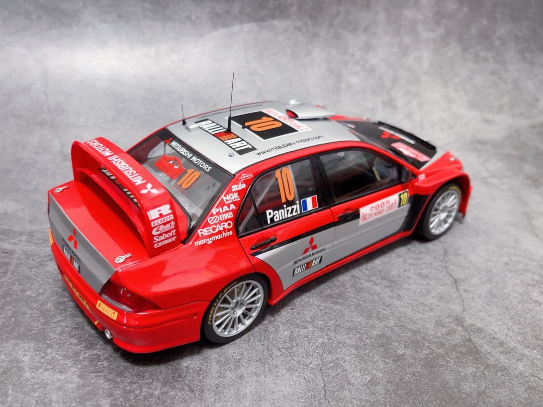 オートアート1/18 三菱ランサー WRC05 PANIZZI ＃10