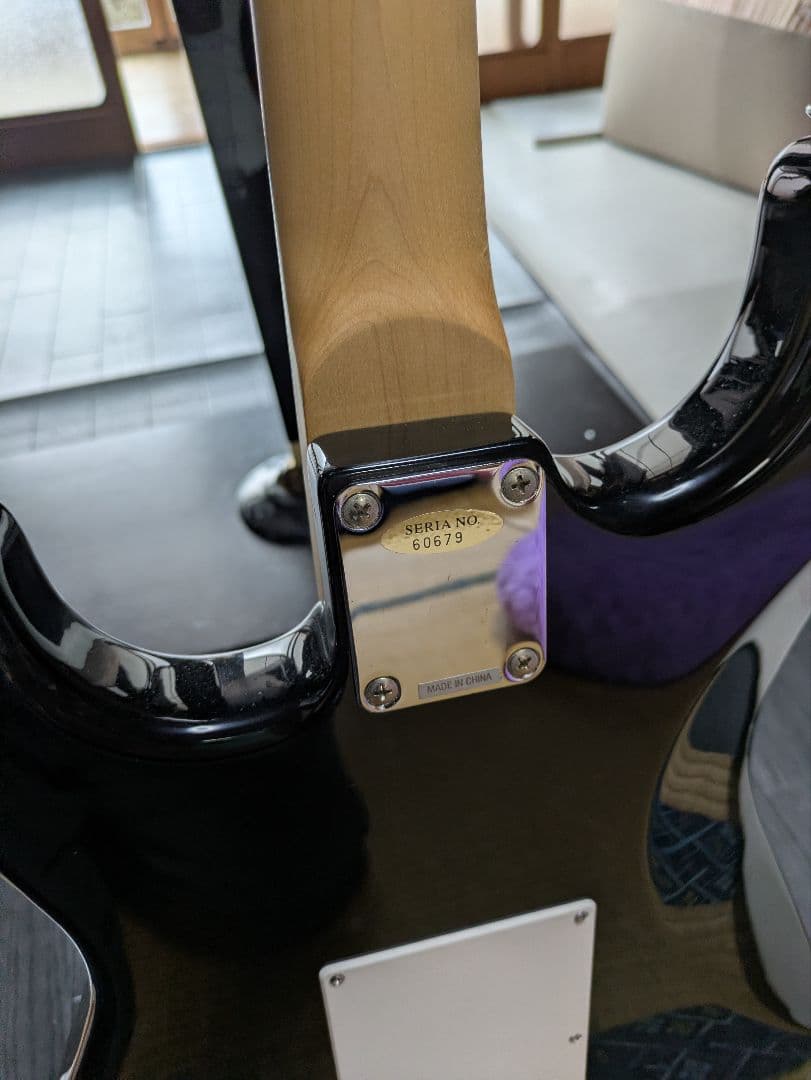 レジェンド　エレキギター　ブラック　ストラトキャスタータイプ