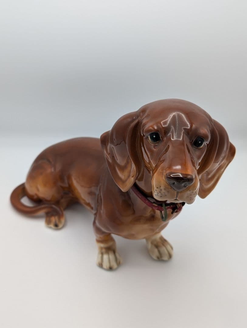 陶器 犬の彫刻 茶色 首輪付き