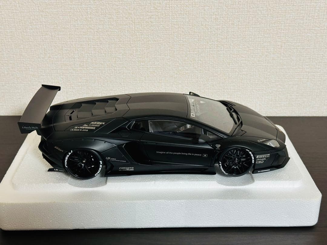 ランボルギーニ アヴェンタドールLBマットブラック