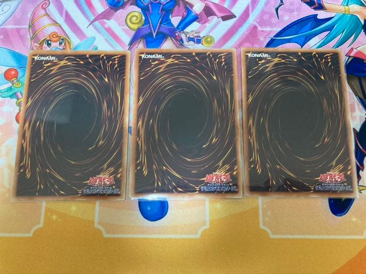 遊戯王 青眼の白龍　真紅眼の黒竜　ブラックマジシャン　15AX