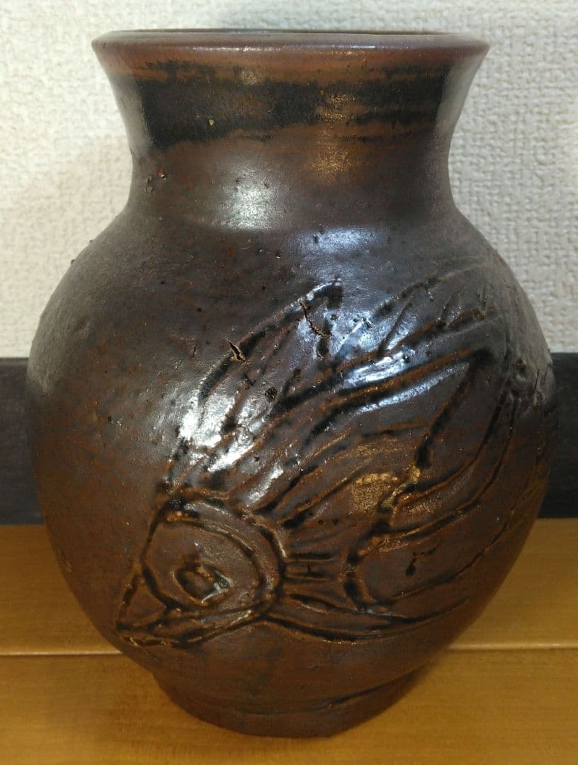 人間国宝 金城次郎 壷屋焼 黒花瓶 栞 共箱 美品完品 魚紋2 大珍品 希少品