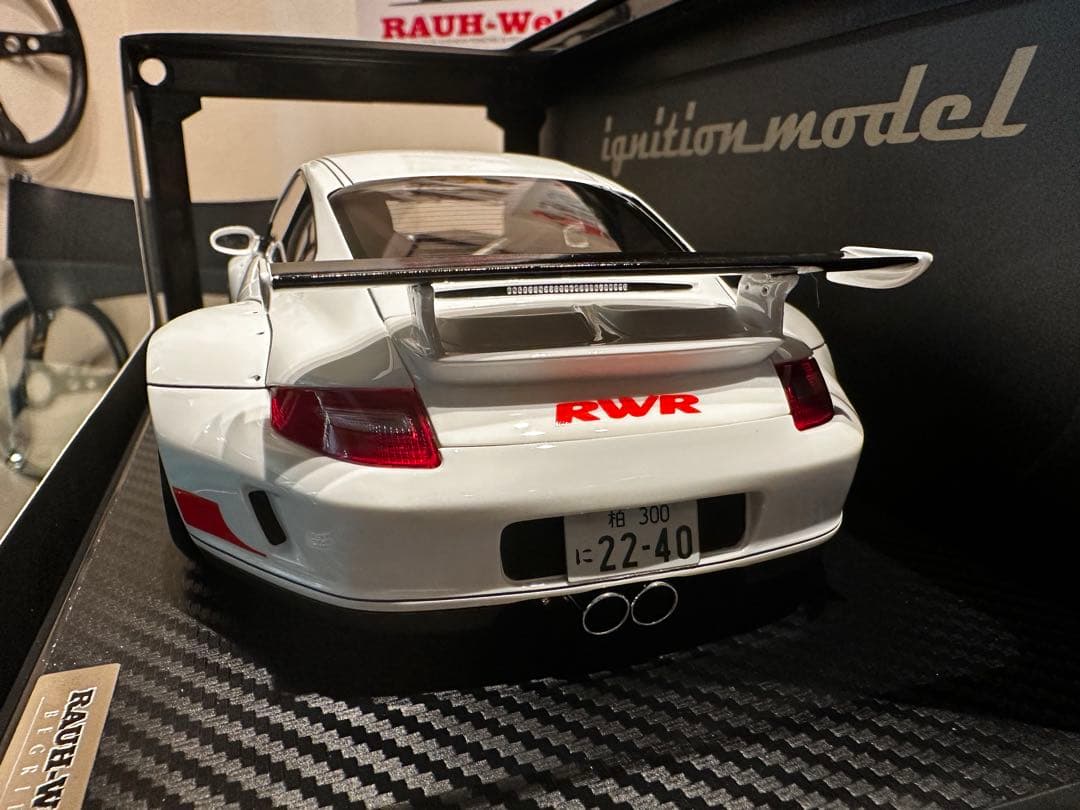RWB997 イグニション1/18 白/赤ライン