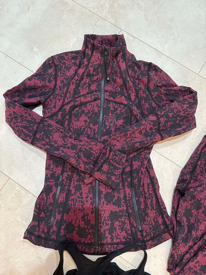 ルルレモン　エンジ　ブラック　上下　セット