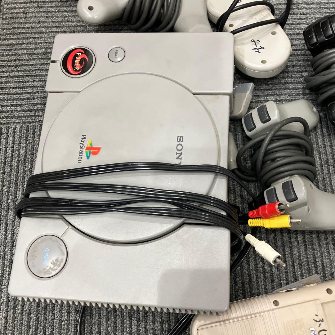 古いゲーム機本体とソフト