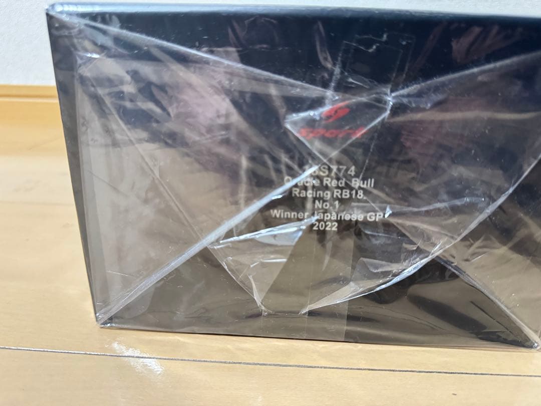 レッドブルレーシング　RB18 2022 日本GP優勝モデル　1/18