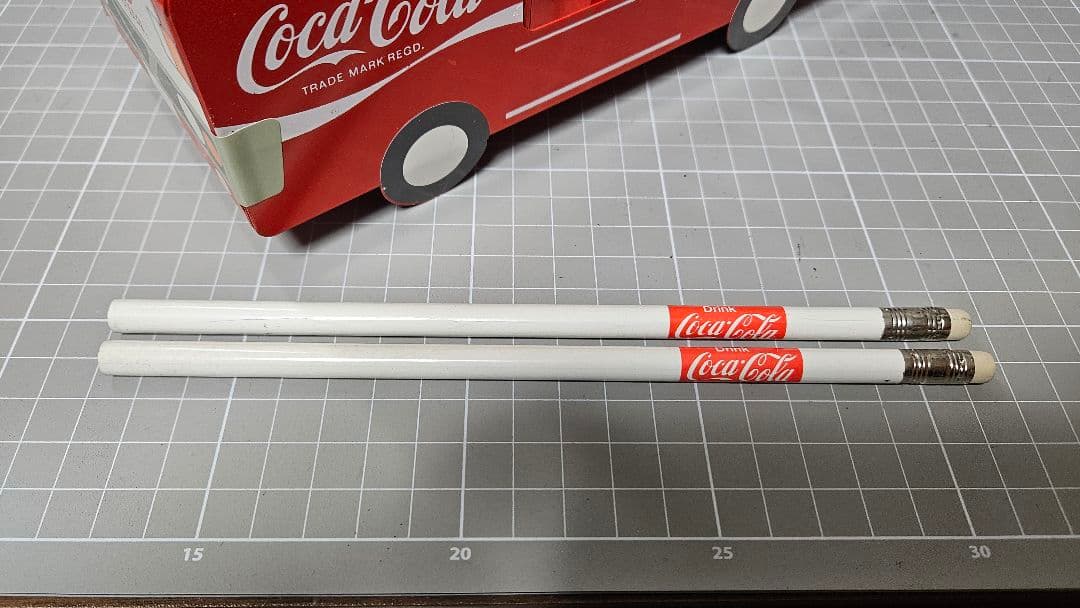 コカコーラ トラック型文房具入れと鉛筆セット