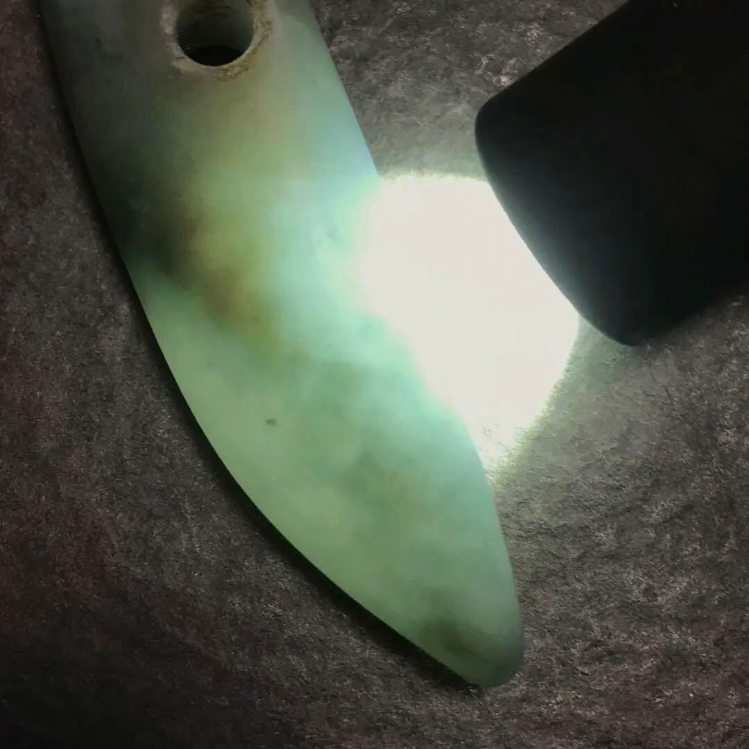 shop販売中　糸魚川翡翠大珠　ろうかん青グレー　24.8g 出土品