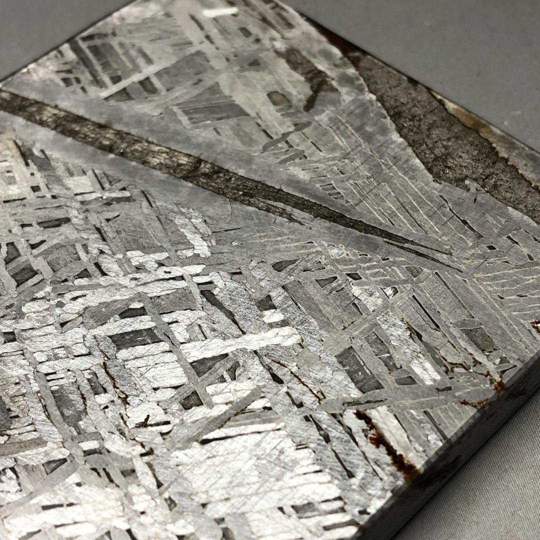 アルタイ隕石　 鉄隕石　メテオライト鉄隕石　原石　重さ約263ｇ