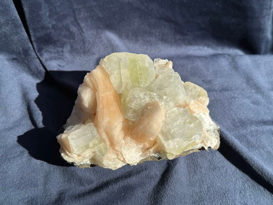 グリーンアポフィライト&ピンクスティルバイト　スーパー特大原石　インド産