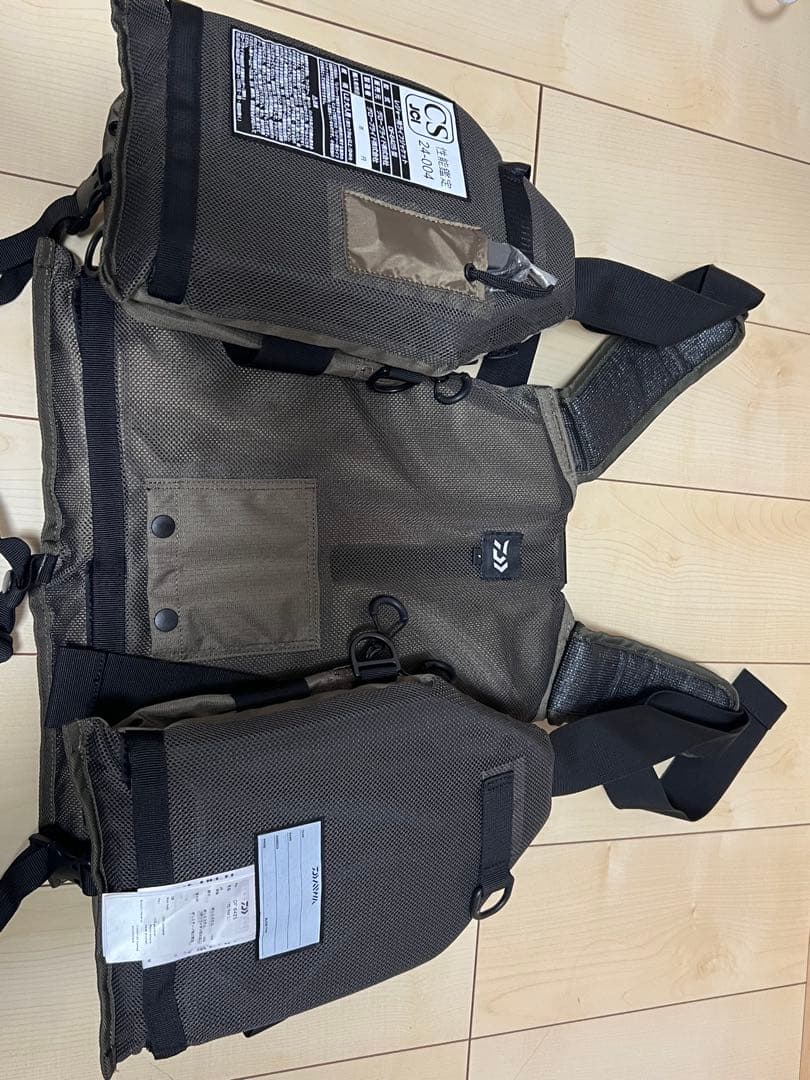 Daiwa ライフジャケット カーキ