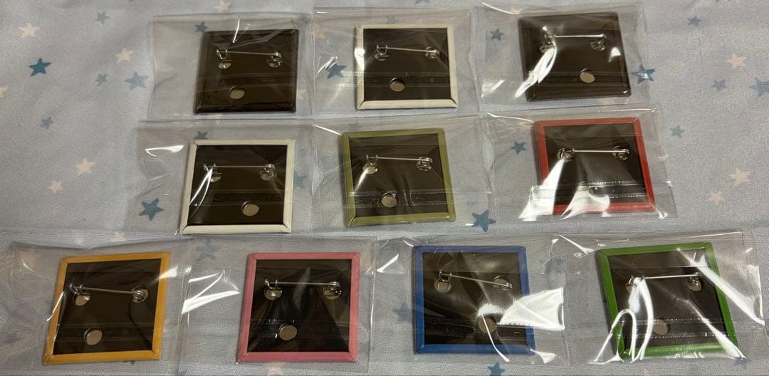 「ハピタス」AMNESIAコラボモデル トートバッグ、スクエア缶バッジ、ラバスト