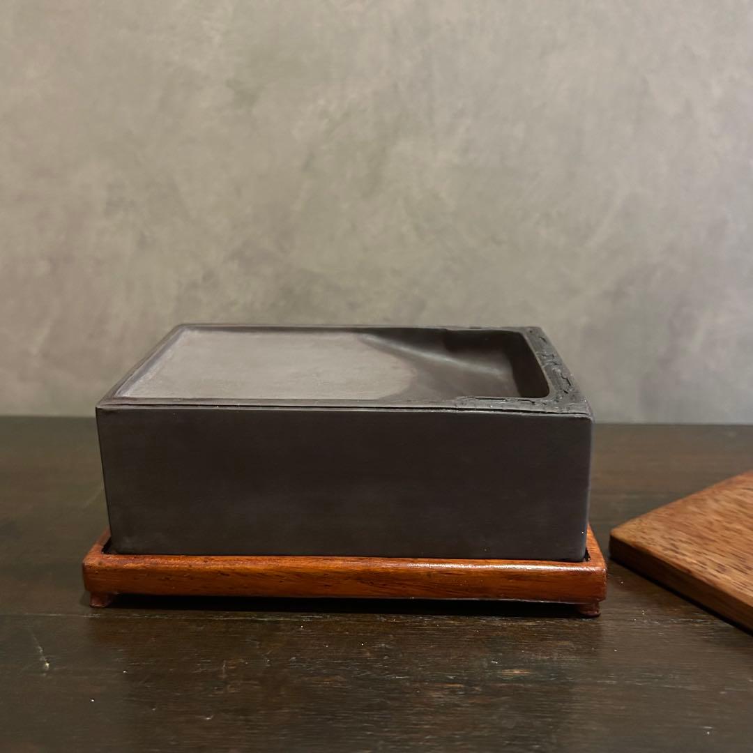 分厚く高さを持つ　端渓硯　中国の硯　龍　ドラゴン