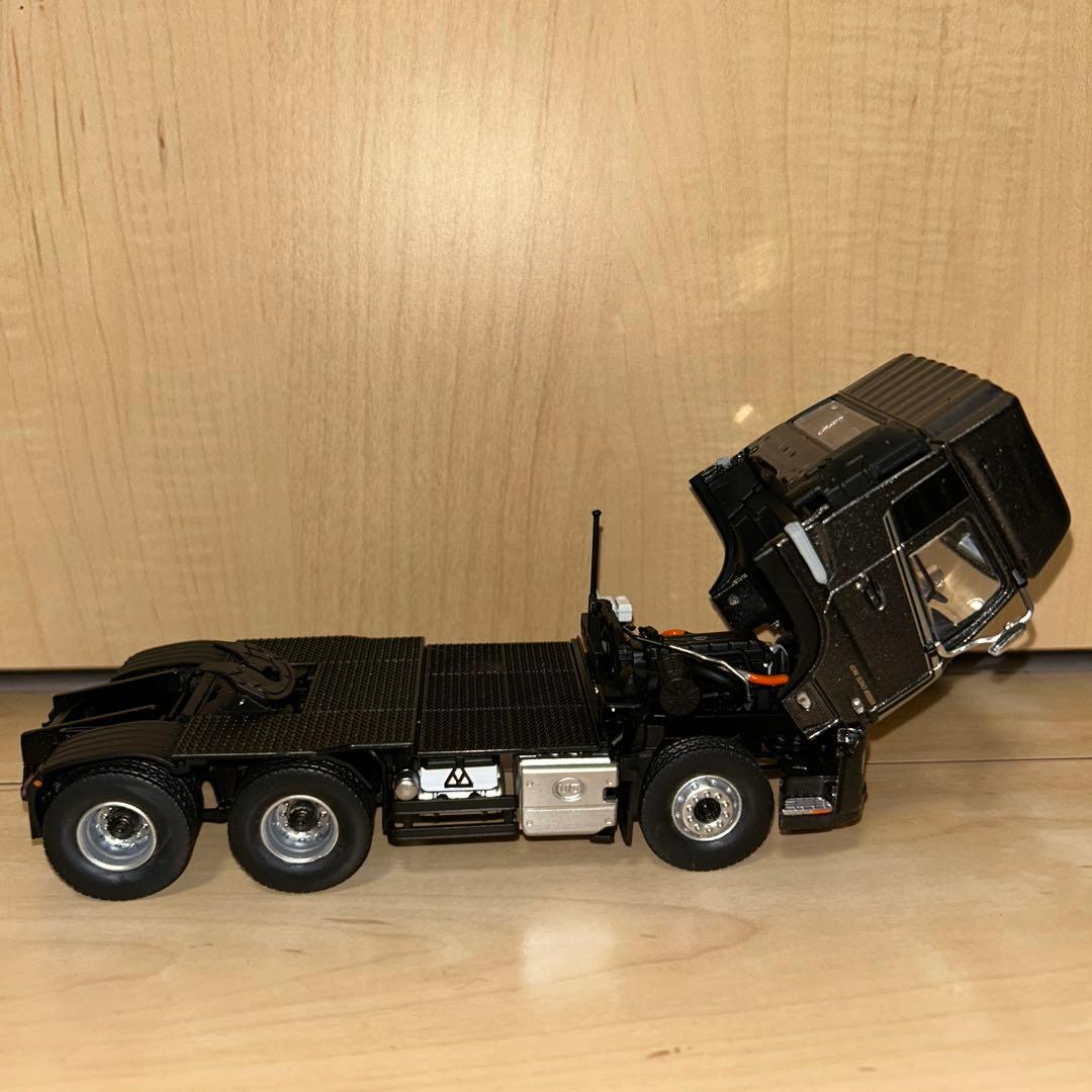 UDトラックス　クオン　トラレーラーヘッド 1/43 非売品　ラスト1個