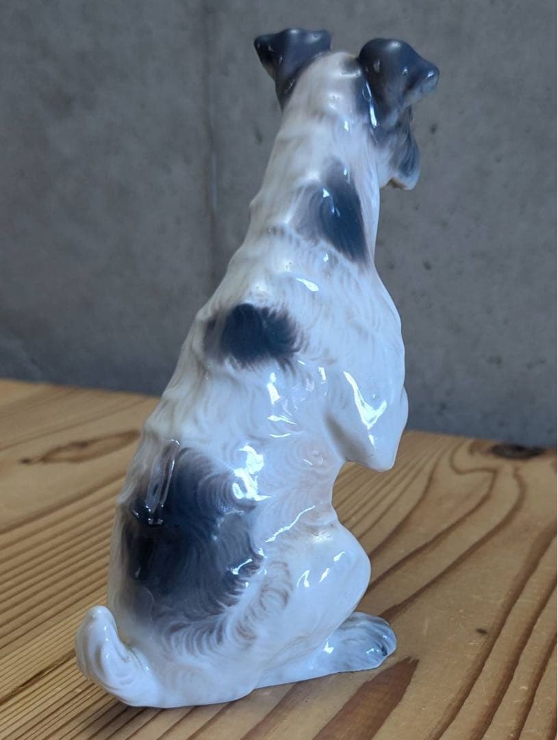 Dahl  犬の陶器フィギュア
