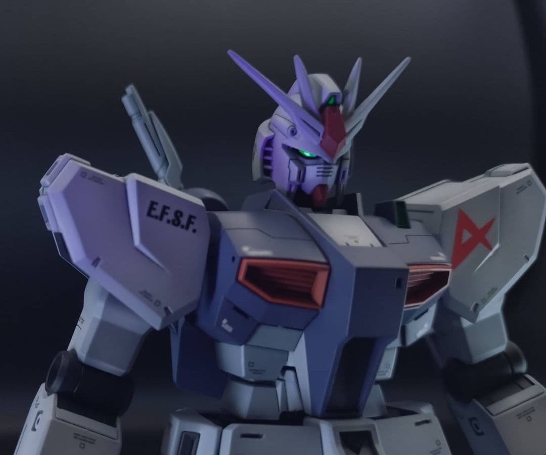 ガンプラ　完成品　EG　1/144 νガンダム
