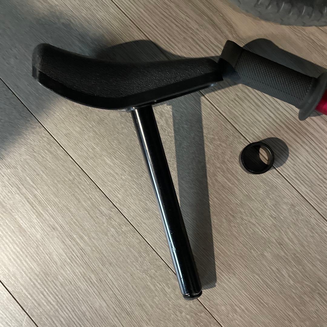 ストライダー　パーツ　サドル　ハンドル　タイヤ