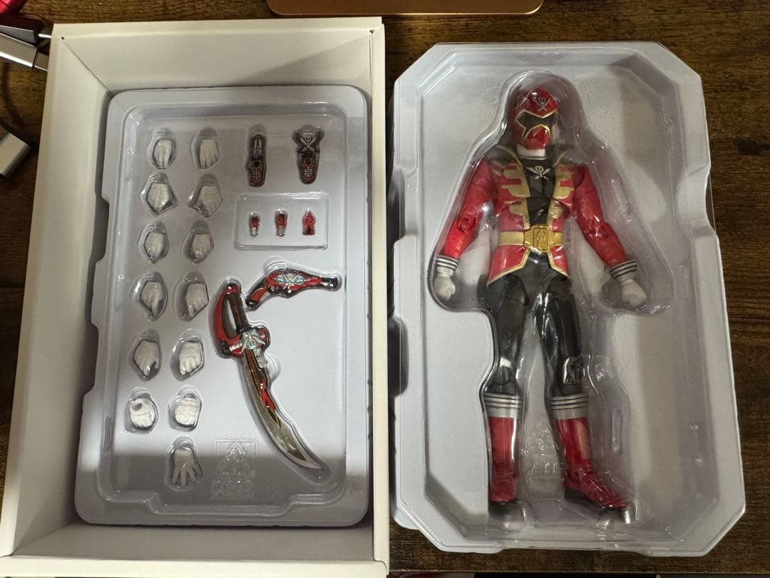 フィギュアーツ 真骨彫ゴーカイレッド