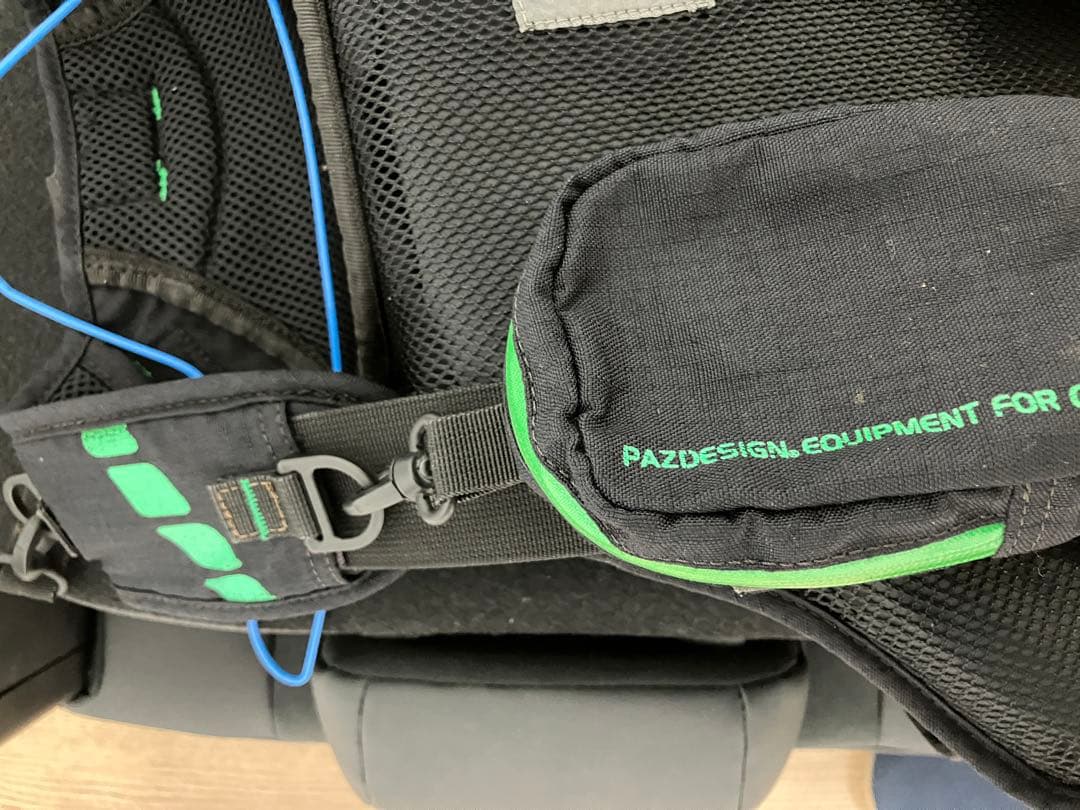 Pazdesign フィッシングベスト ブラック/グリーン
