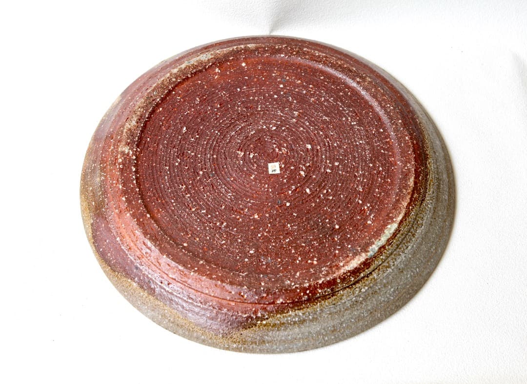 陶芸家：日本工芸会会長賞受賞の羽石修二 窯変炭化大皿 1988年